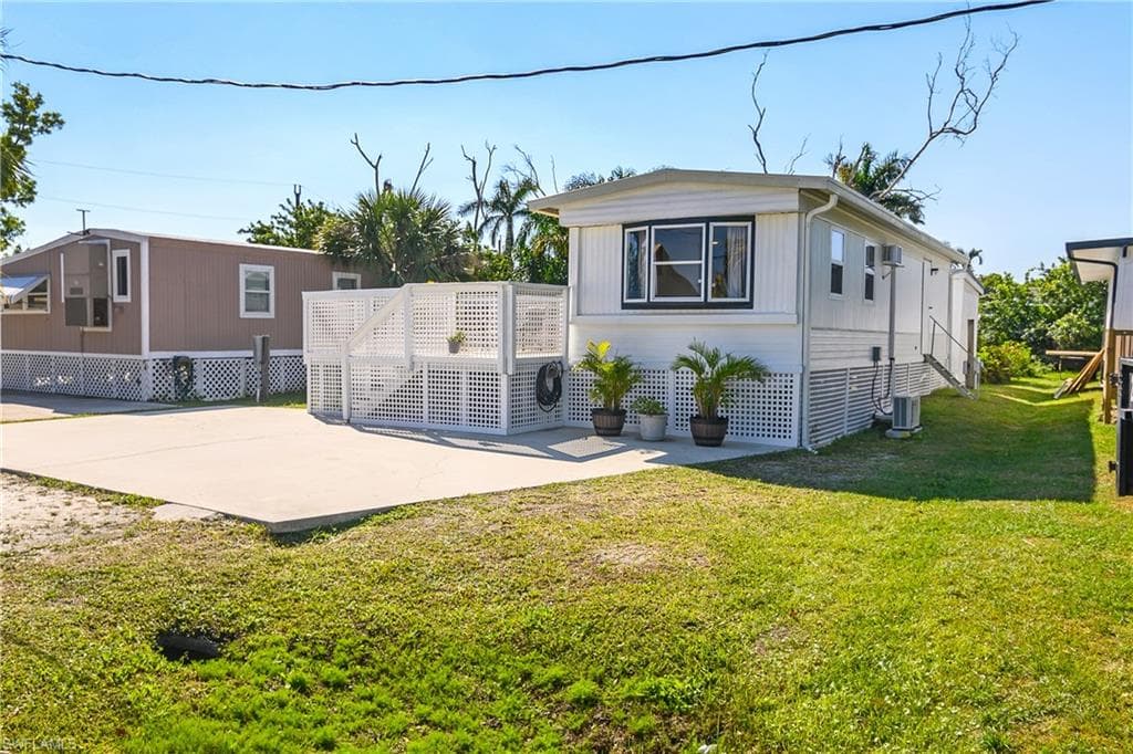 5667 Pine Island Rd NW, Bokeelia, FL 33922-32