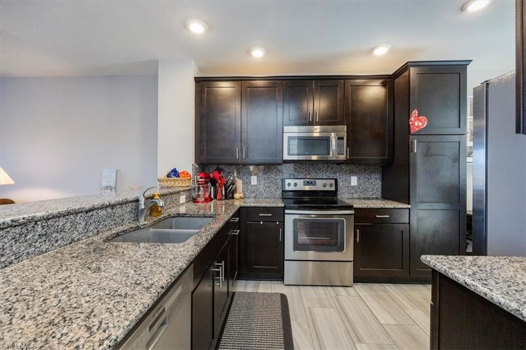 15098 Palmer Lake Cir 101, Naples, FL 34109-12