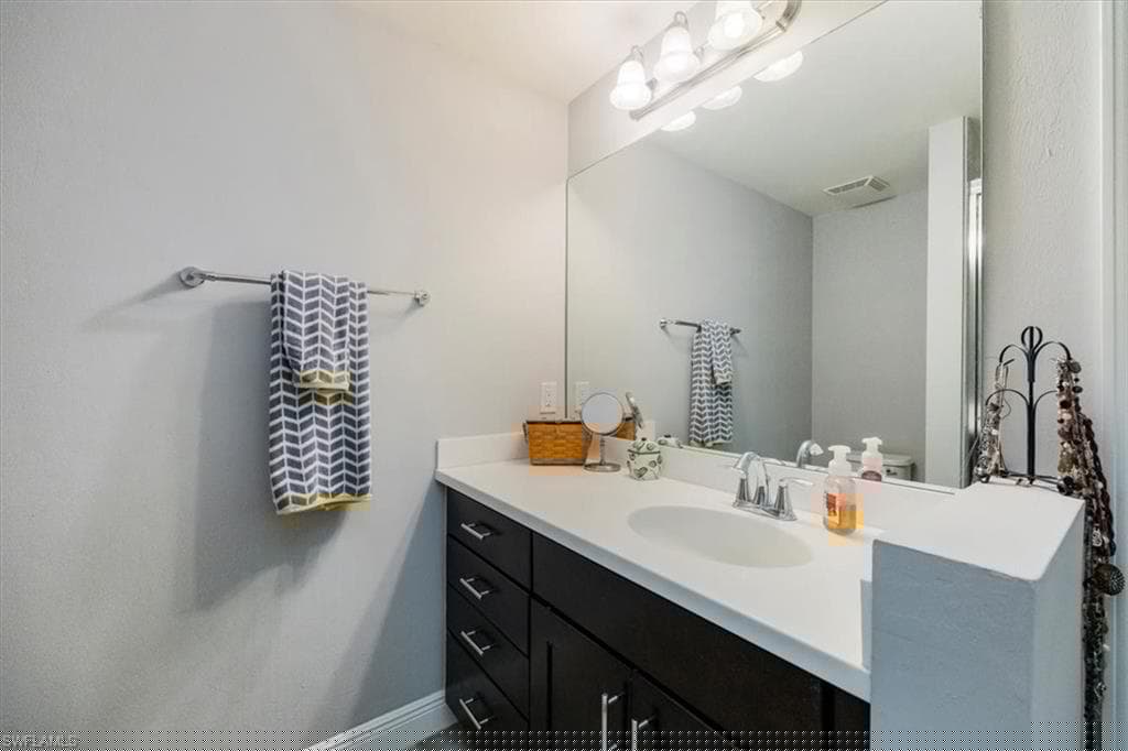 15098 Palmer Lake Cir 101, Naples, FL 34109-18