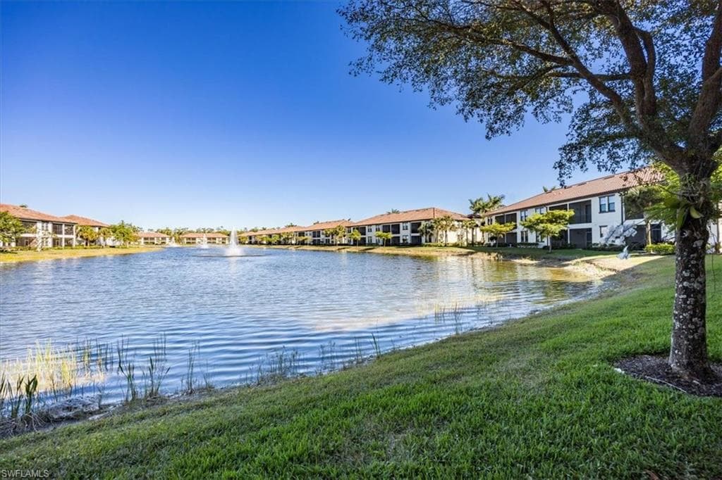 15098 Palmer Lake Cir 101, Naples, FL 34109-24