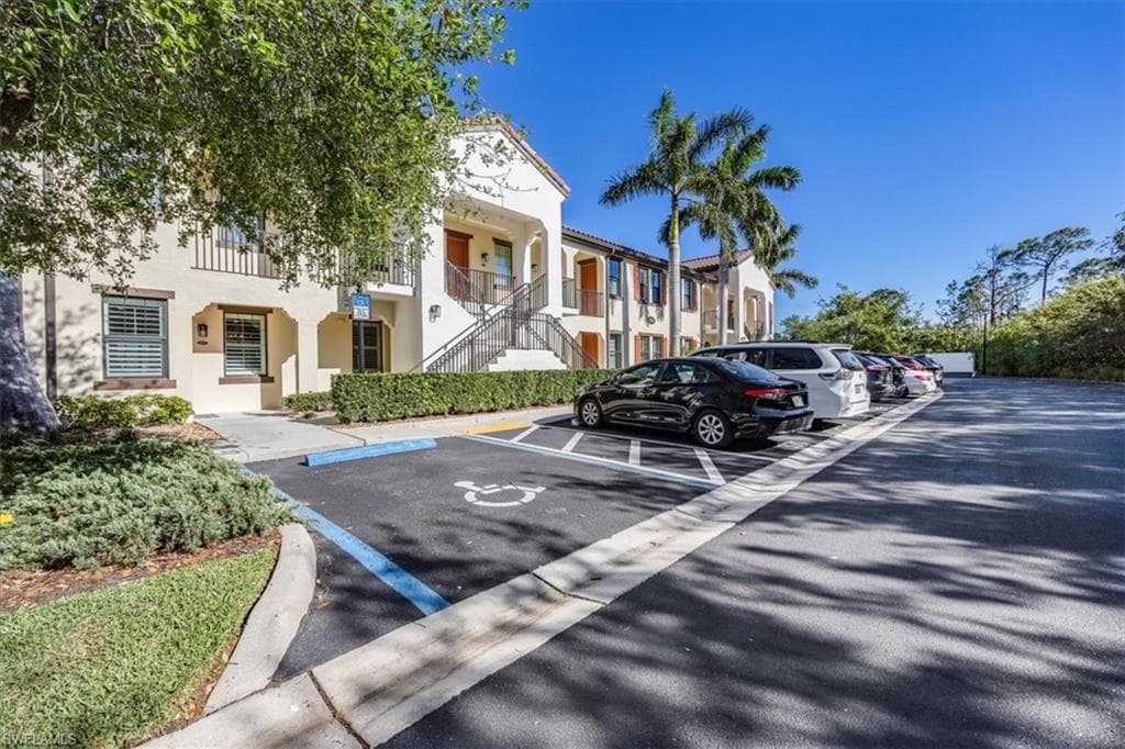 15098 Palmer Lake Cir 101, Naples, FL 34109-3