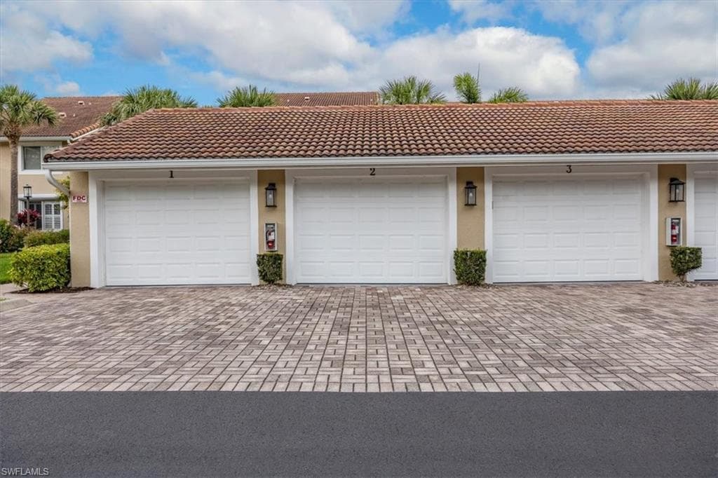 2381 Hidden Lake Ct 8202, Naples, FL 34112-4