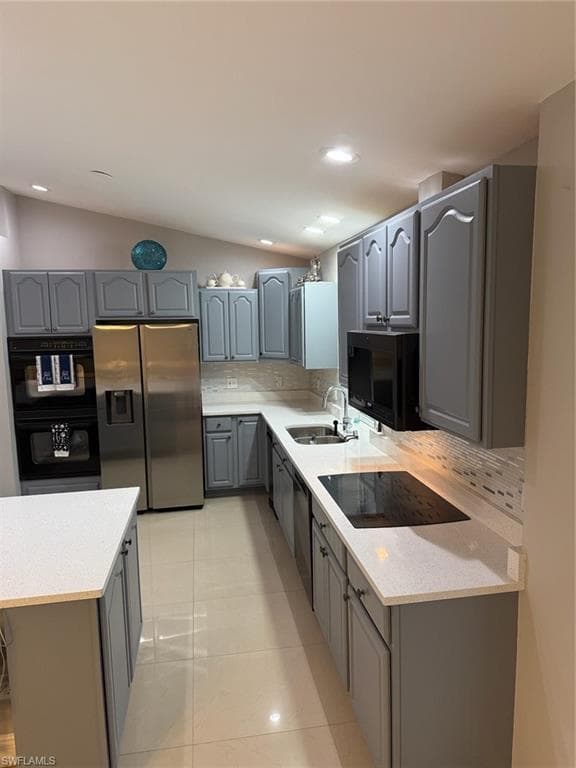 420 20th Ave NW, Naples, FL 34120-8