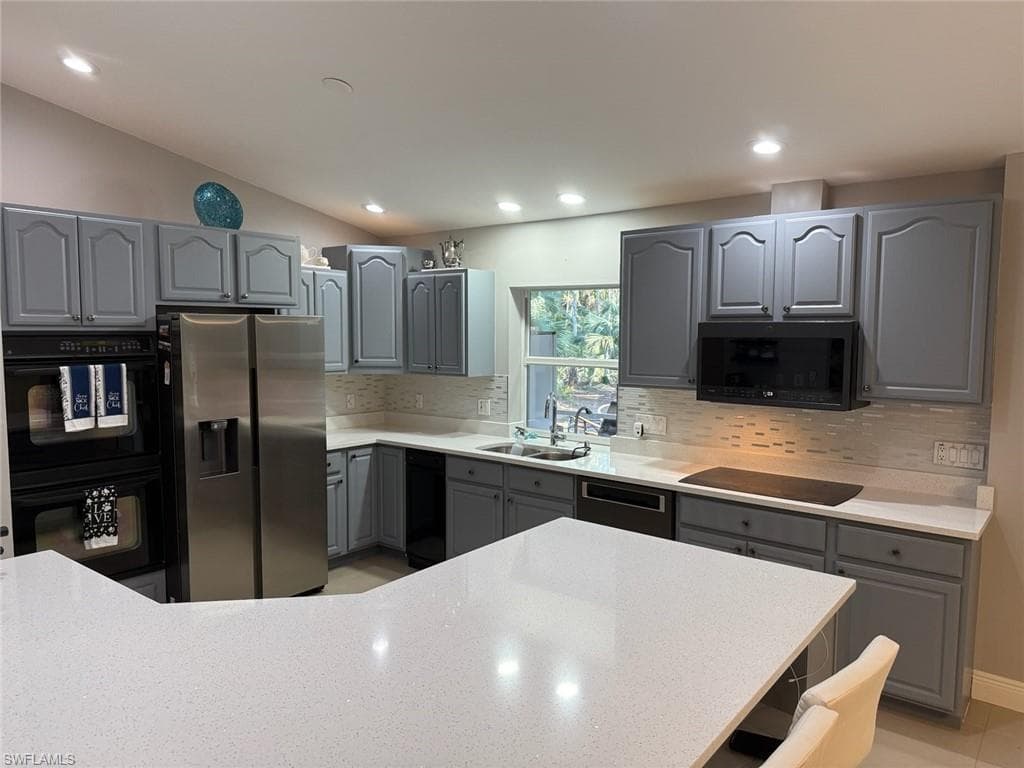 420 20th Ave NW, Naples, FL 34120-9