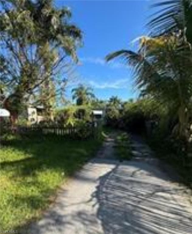 2593 Holly Ave, Naples, FL 34112-4