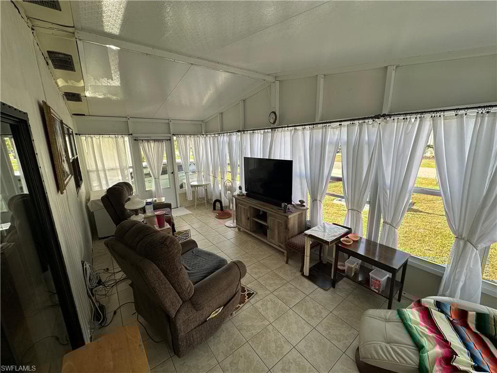 210 Pine Key Ln 210, Naples, FL 34114-10