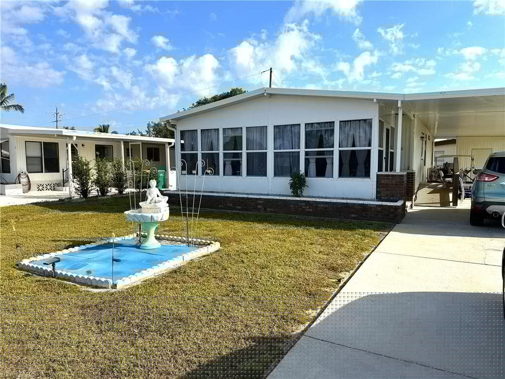 210 Pine Key Ln 210, Naples, FL 34114-1