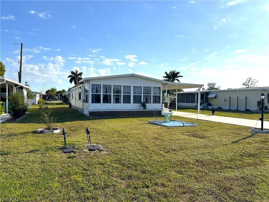 210 Pine Key Ln 210, Naples, FL 34114-20