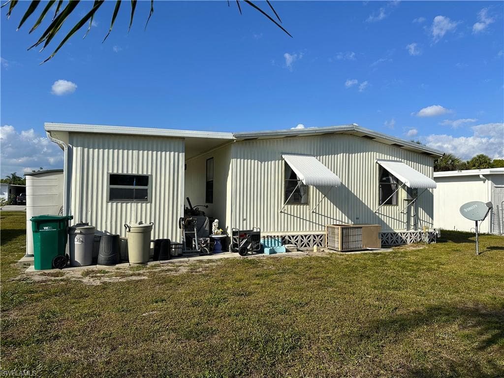 210 Pine Key Ln 210, Naples, FL 34114-22