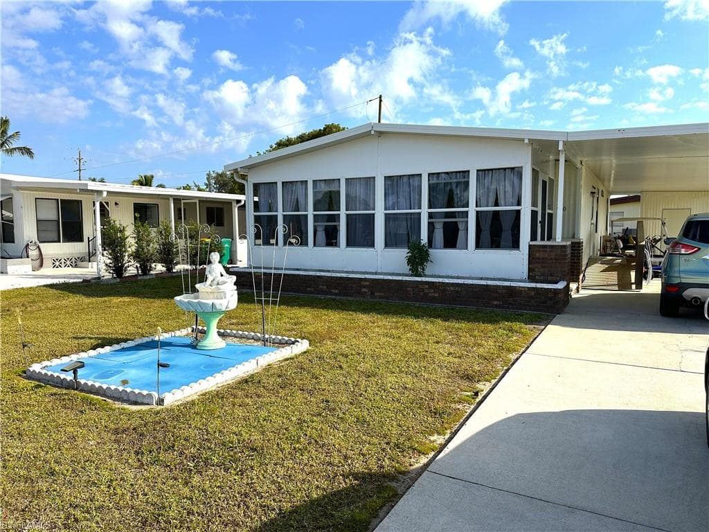 210 Pine Key Ln 210, Naples, FL 34114-2