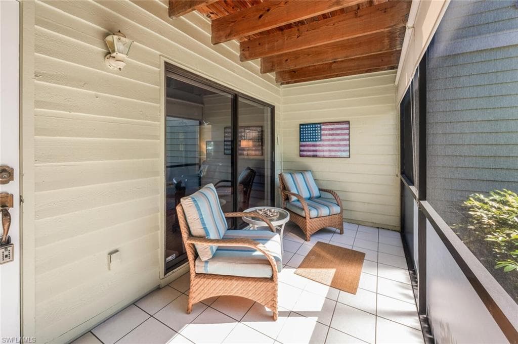 880 8th Ave S 101, Naples, FL 34102-9
