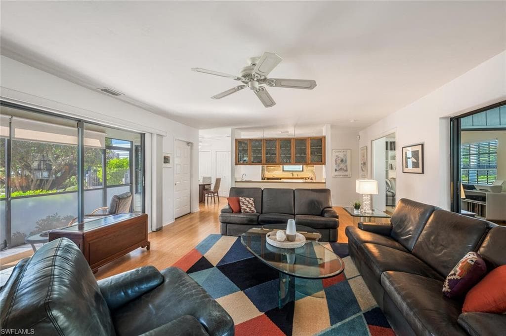 880 8th Ave S 101, Naples, FL 34102-11