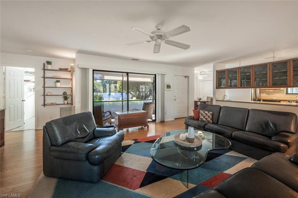 880 8th Ave S 101, Naples, FL 34102-12