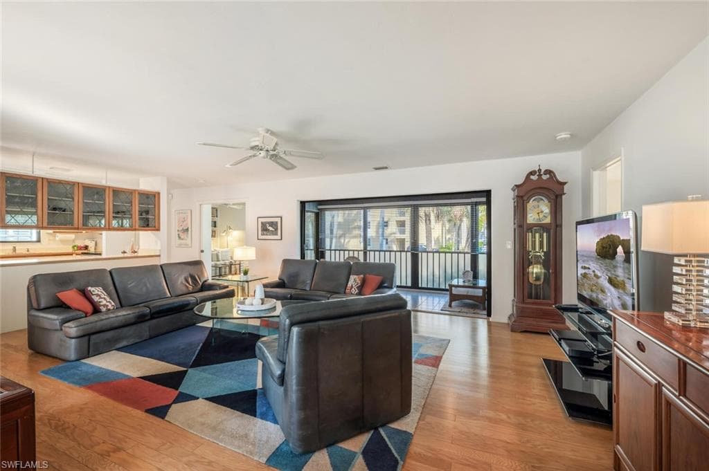 880 8th Ave S 101, Naples, FL 34102-13
