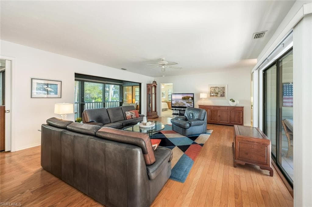 880 8th Ave S 101, Naples, FL 34102-14