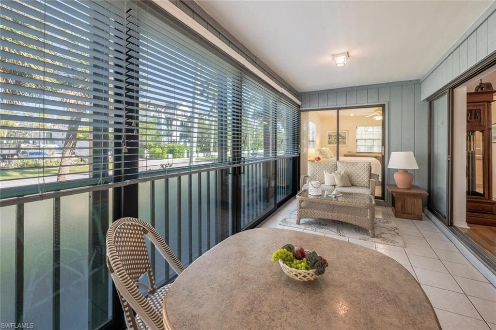880 8th Ave S 101, Naples, FL 34102-17