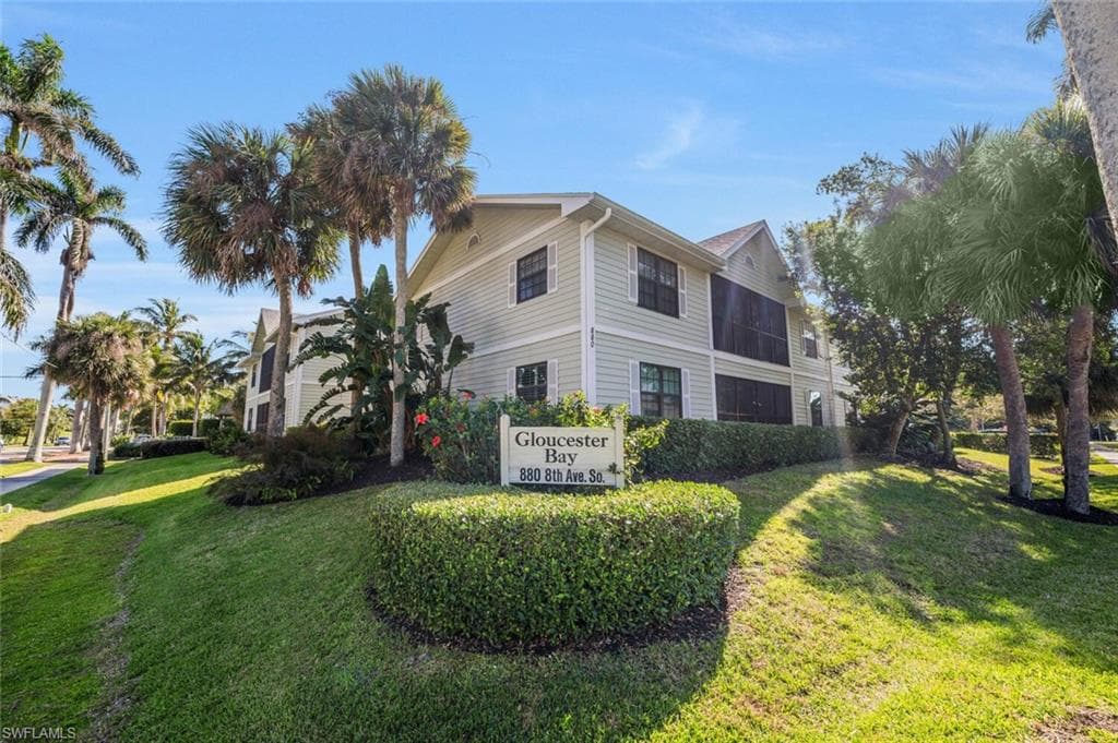 880 8th Ave S 101, Naples, FL 34102-2