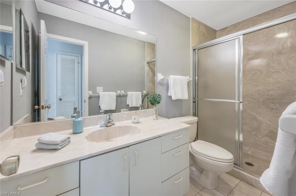 880 8th Ave S 101, Naples, FL 34102-31
