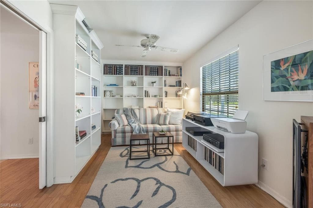 880 8th Ave S 101, Naples, FL 34102-32