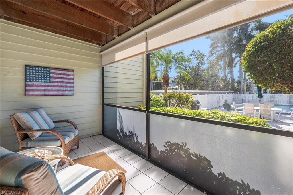 880 8th Ave S 101, Naples, FL 34102-36