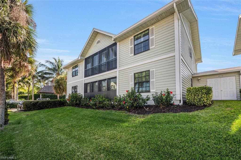 880 8th Ave S 101, Naples, FL 34102-3