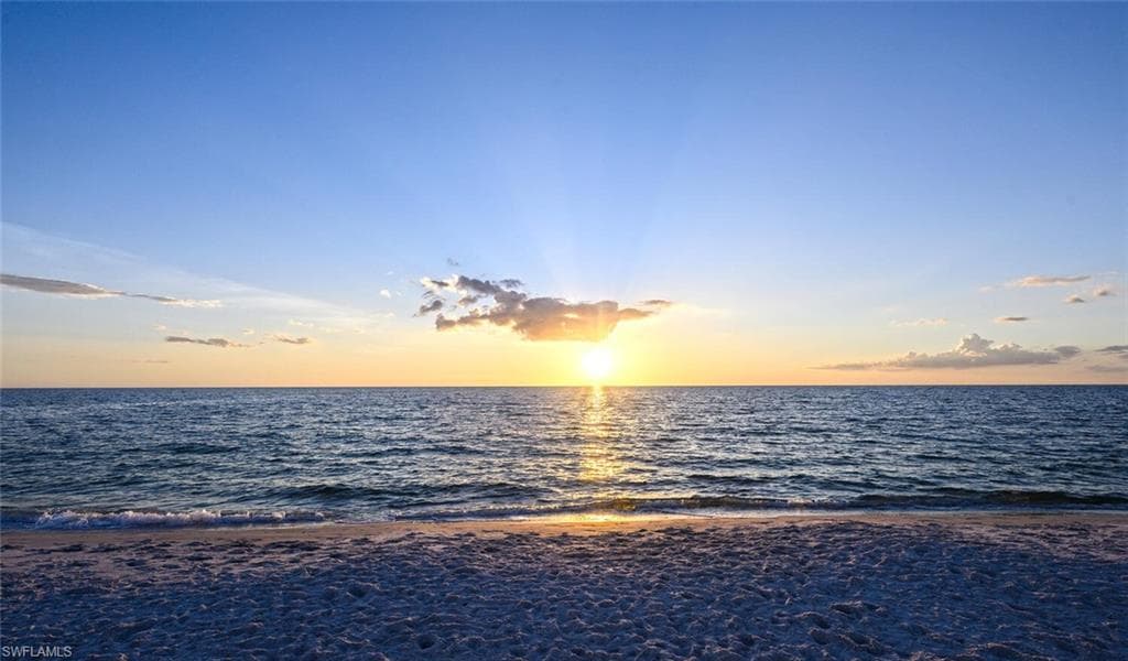 880 8th Ave S 101, Naples, FL 34102-44