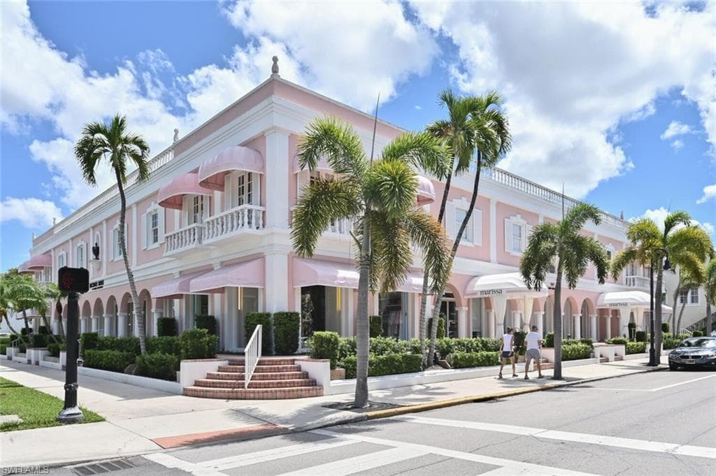 880 8th Ave S 101, Naples, FL 34102-48