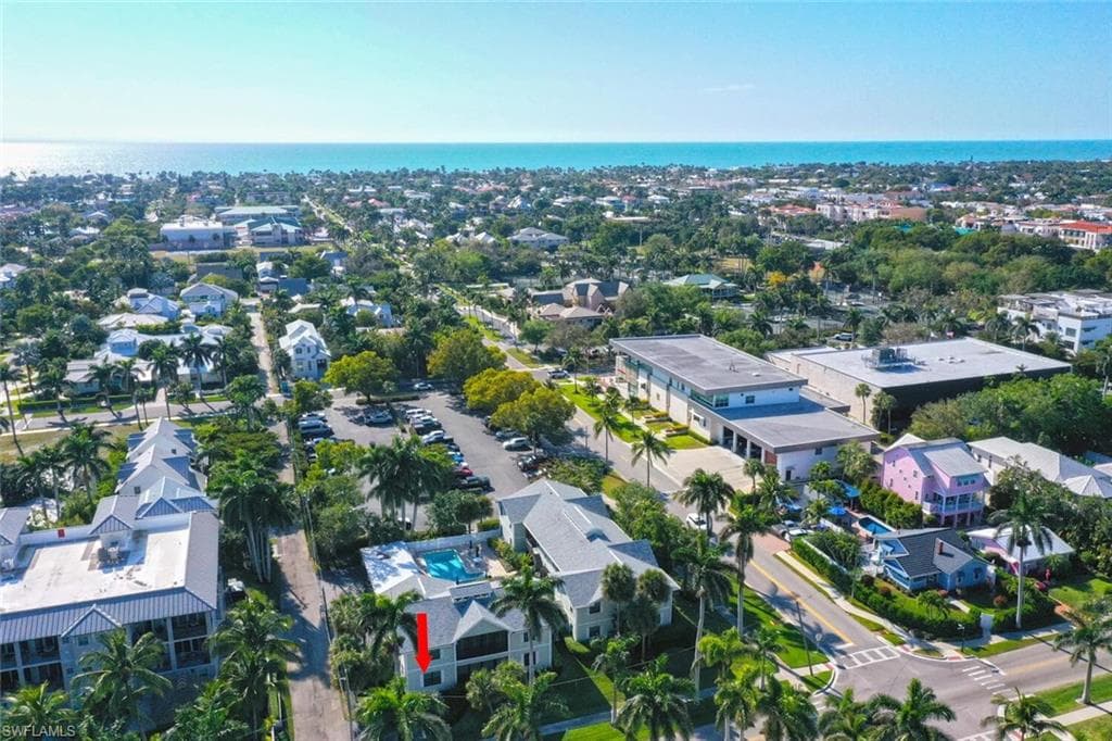 880 8th Ave S 101, Naples, FL 34102-5