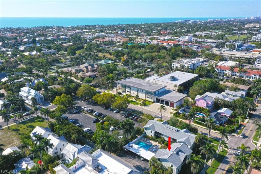 880 8th Ave S 101, Naples, FL 34102-6