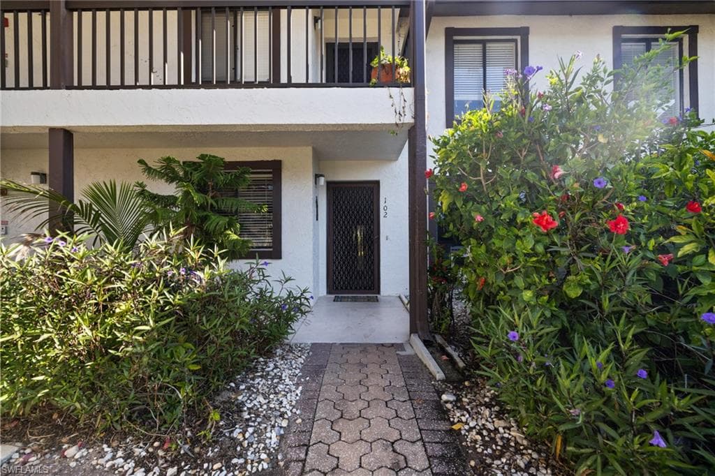 600 Misty Pines Cir F102, Naples, FL 34105-3