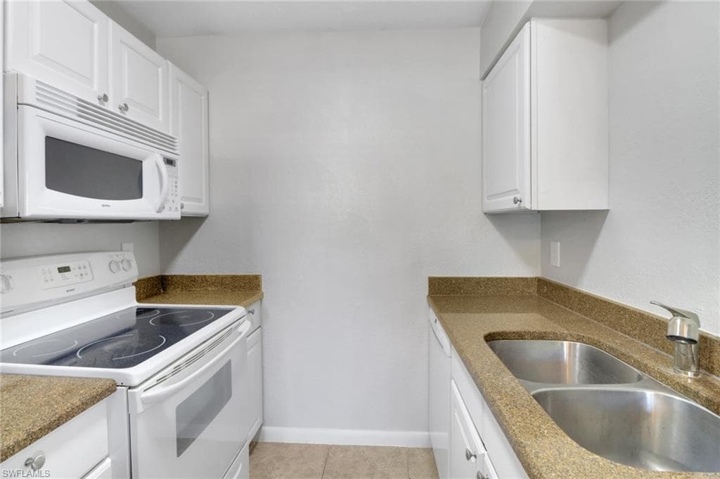 4635 Bayshore Dr P4, Naples, FL 34112-4