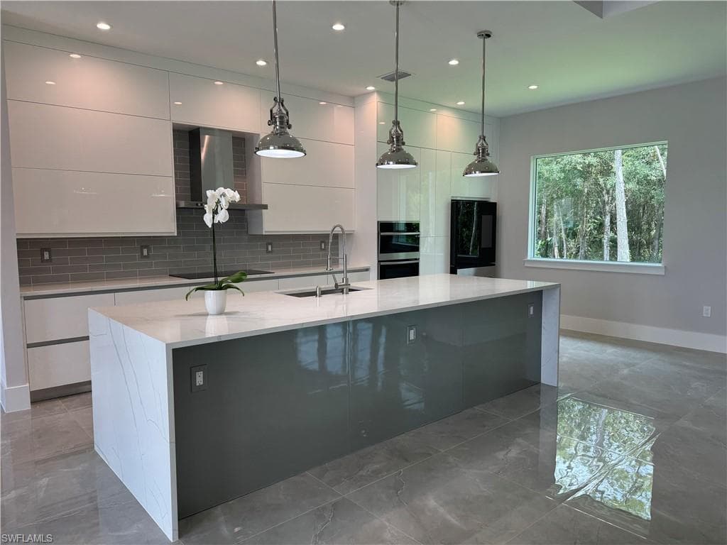 2461 Golden Gate Blvd E, Naples, FL 34120-4