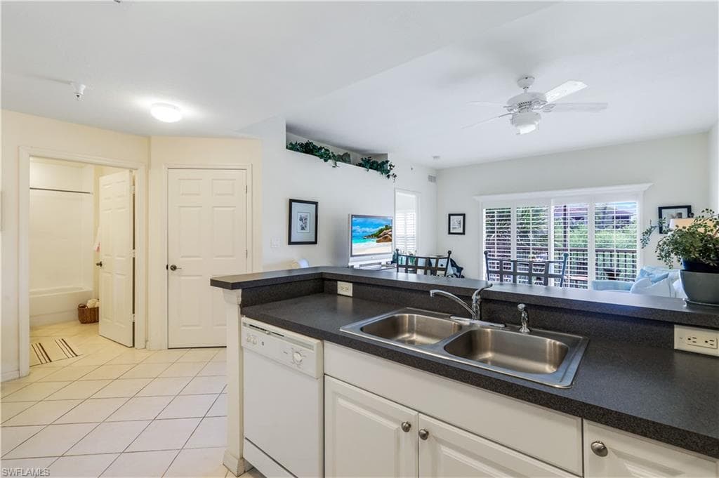 4430 Botanical Place Cir 305, Naples, FL 34112-12