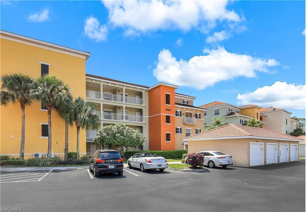 4430 Botanical Place Cir 305, Naples, FL 34112-3