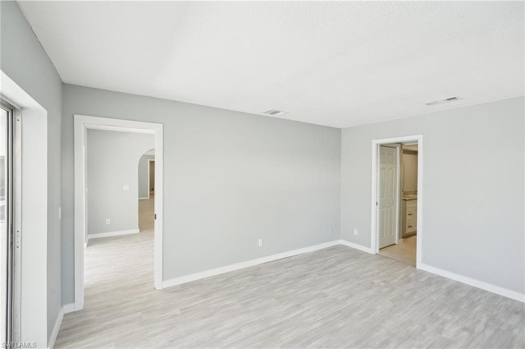 5208 3rd Ave, Cape Coral, FL 33914-15
