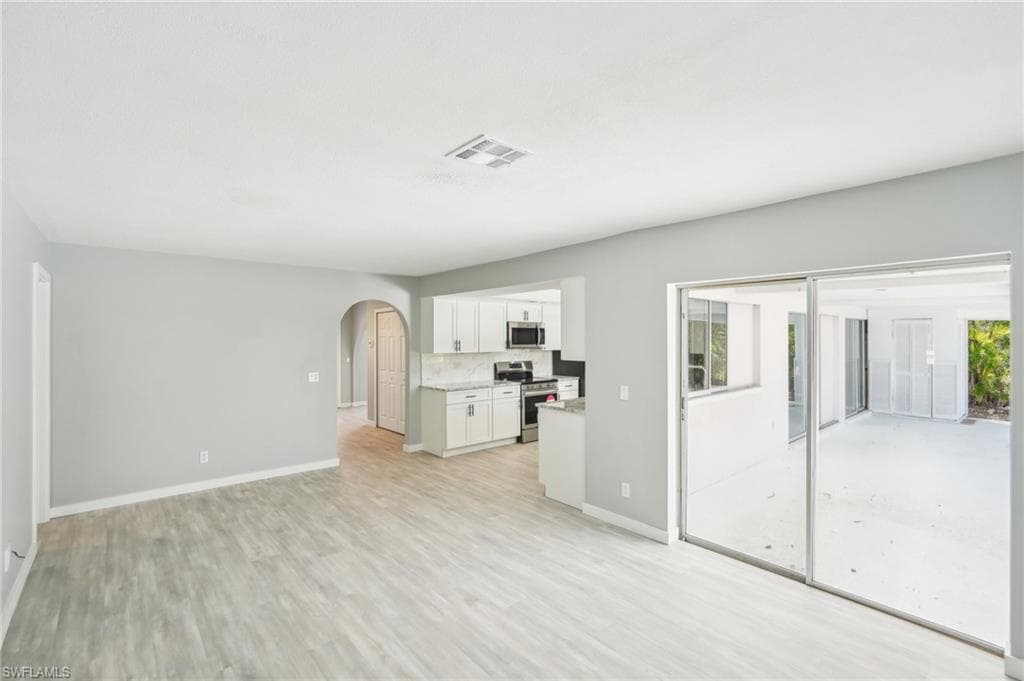 5208 3rd Ave, Cape Coral, FL 33914-20