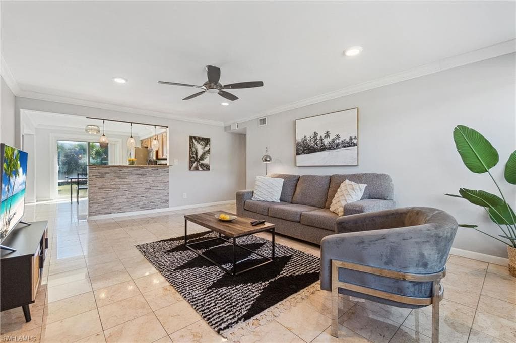 944 22nd Ave N, Naples, FL 34103-17
