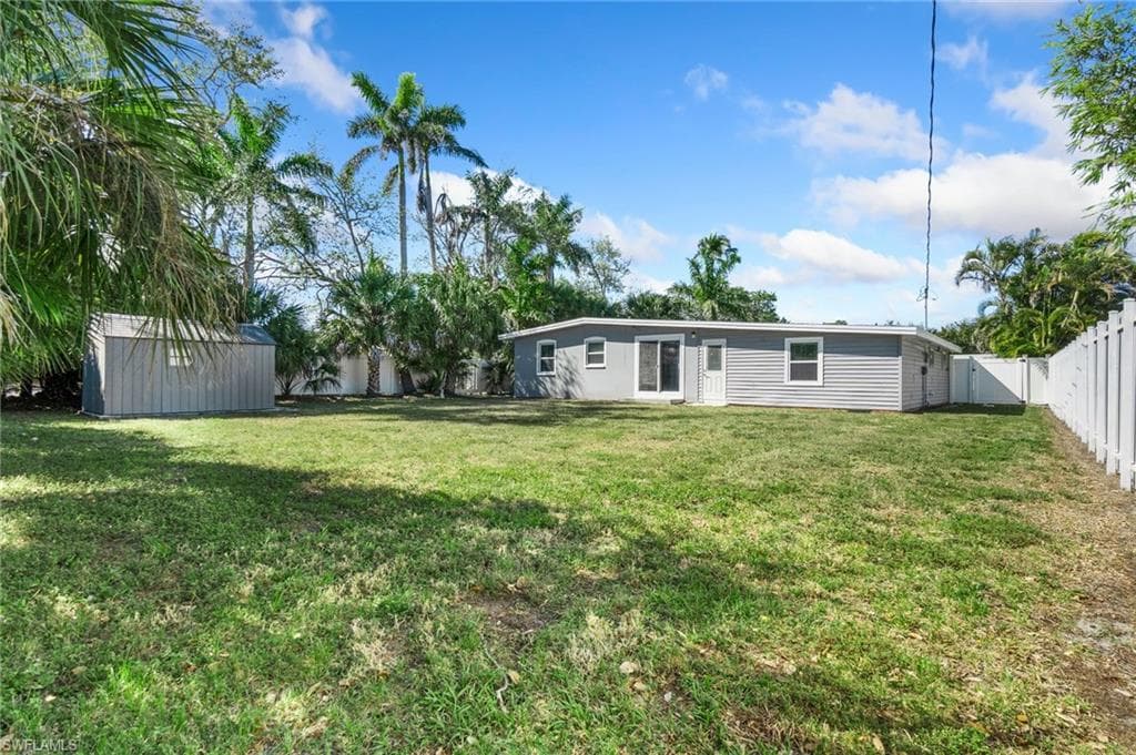944 22nd Ave N, Naples, FL 34103-22