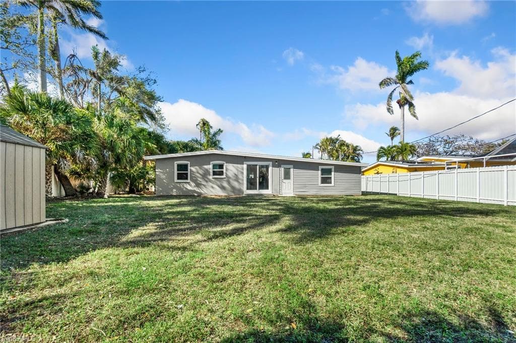 944 22nd Ave N, Naples, FL 34103-3