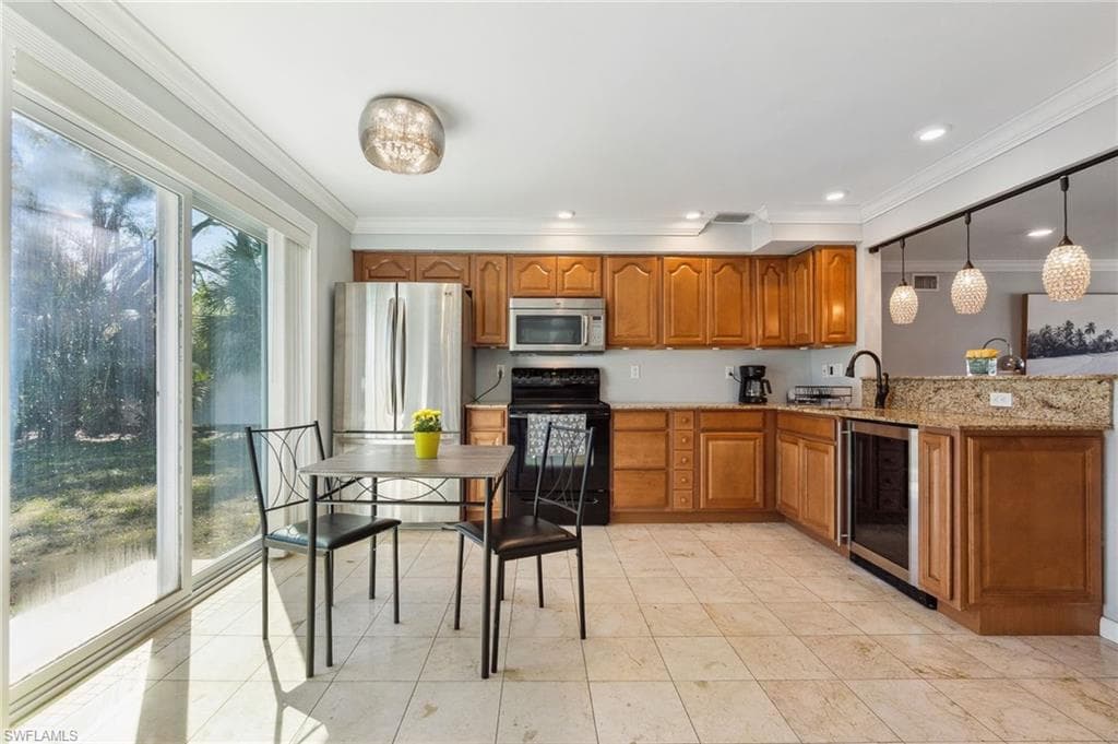 944 22nd Ave N, Naples, FL 34103-5