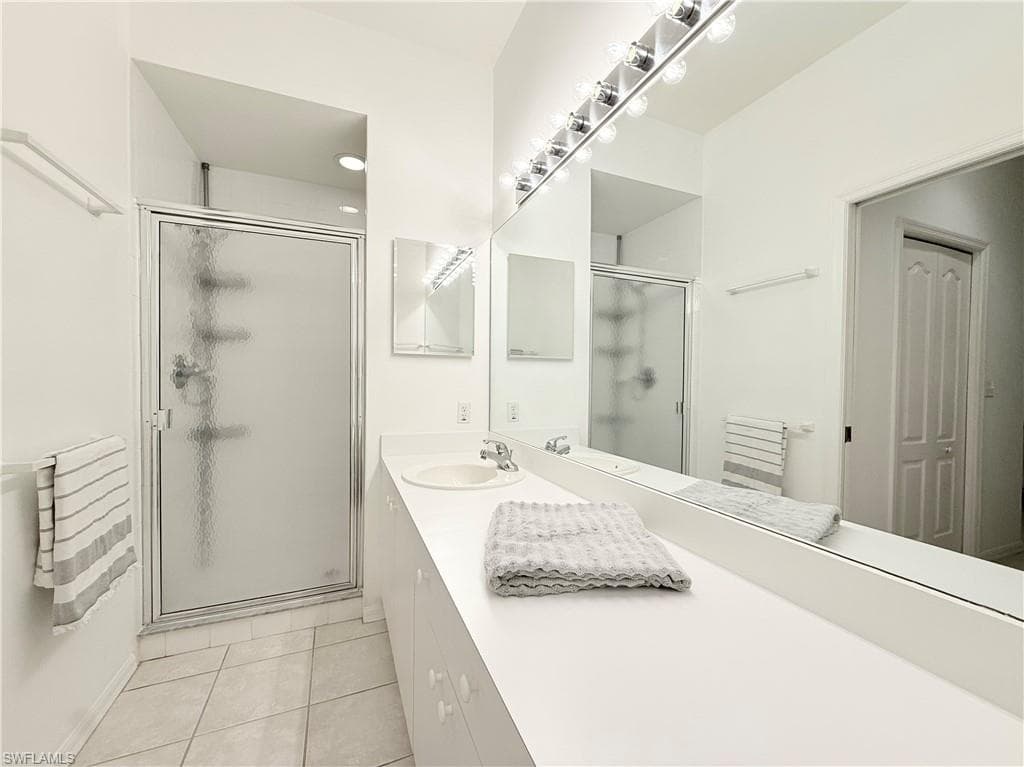 8520 Naples Heritage Dr 923, Naples, FL 34112-17
