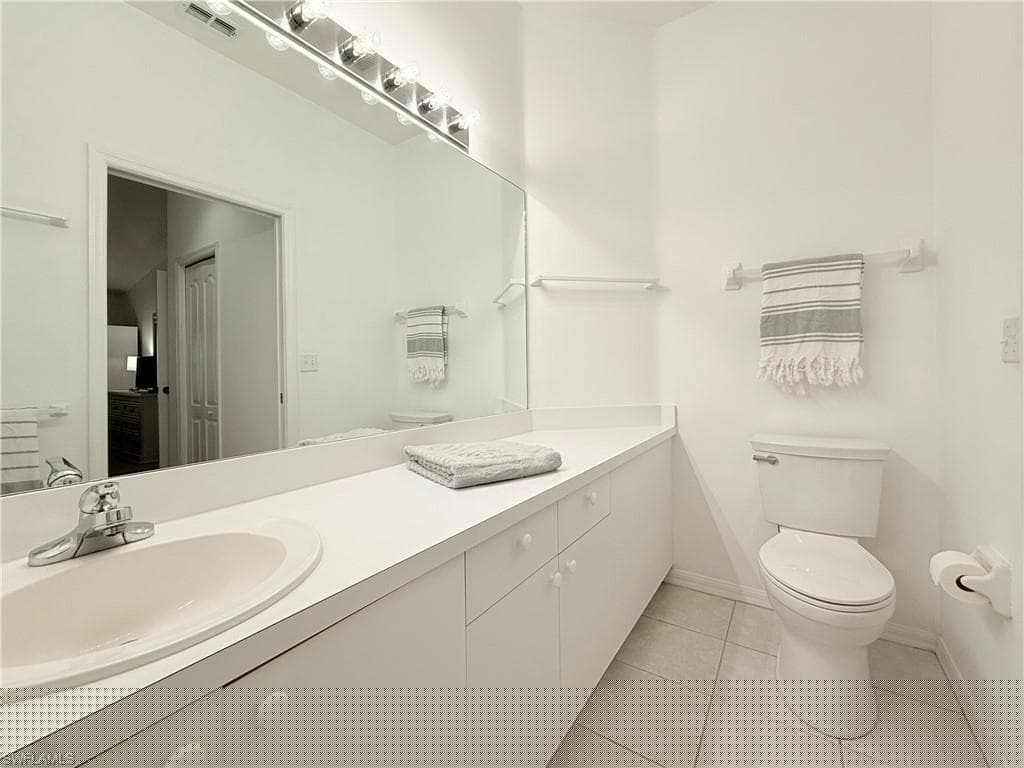 8520 Naples Heritage Dr 923, Naples, FL 34112-18