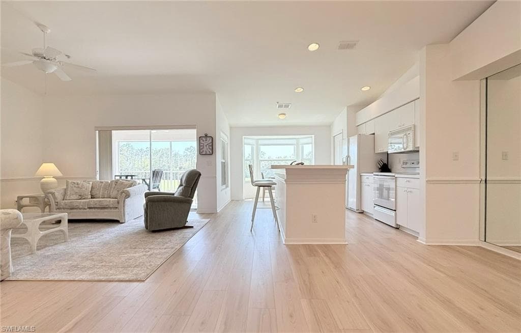 8520 Naples Heritage Dr 923, Naples, FL 34112-6