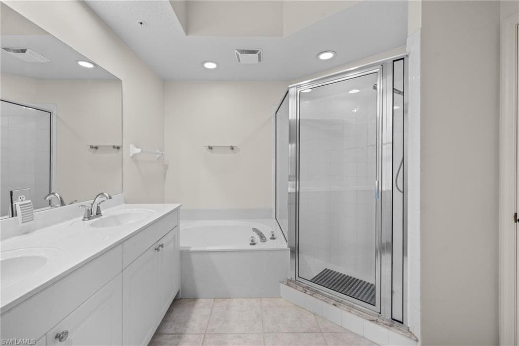 24370 Sandpiper Isle Way 105, Bonita Springs, FL 34134-24