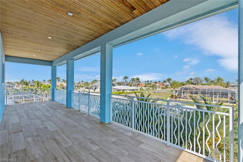 31 Manor Ter, Marco Island, FL 34145-28