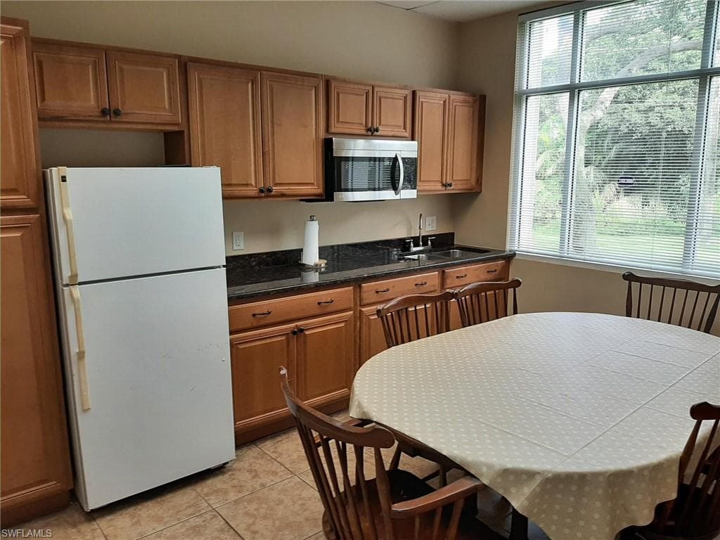 681 Goodlette-frank Rd N 130, Naples, FL 34102-10