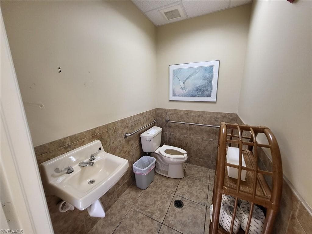 681 Goodlette-frank Rd N 140, Naples, FL 34102-12