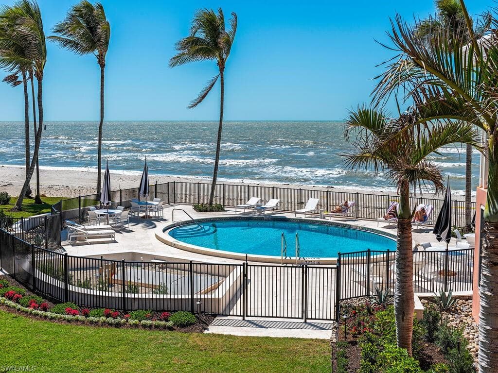 2401 Gulf Shore Blvd N Villa 6, Naples, FL 34103-3