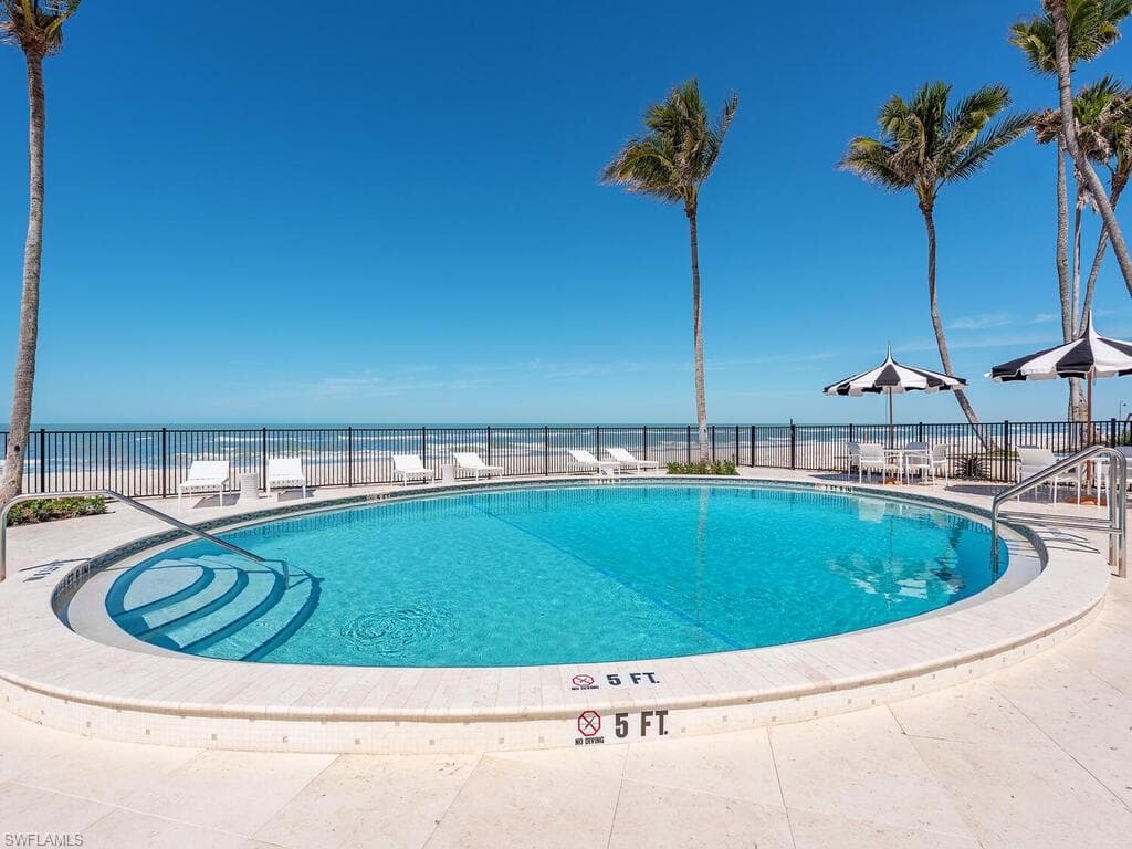 2401 Gulf Shore Blvd N Villa 6, Naples, FL 34103-4