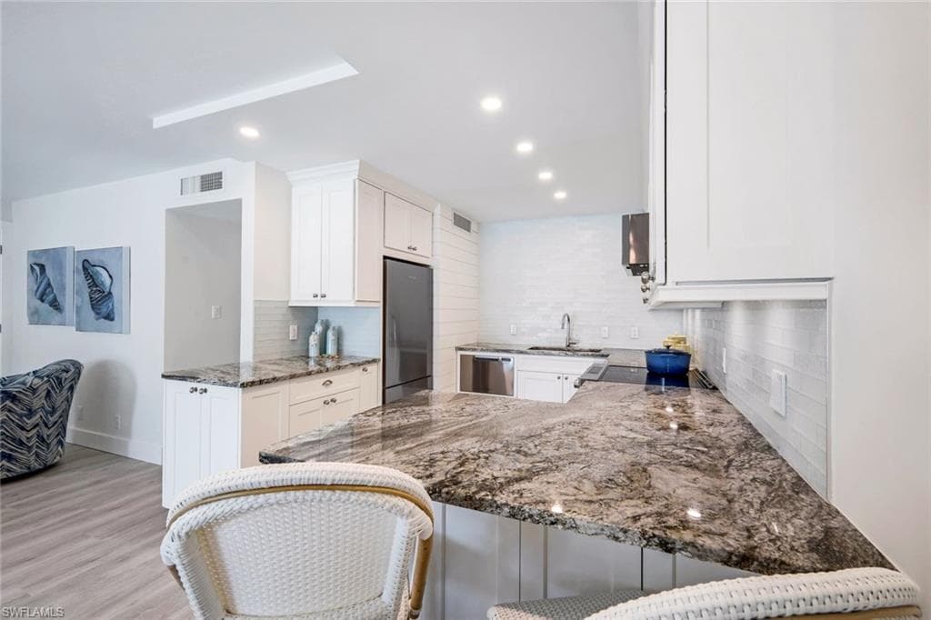350 Harbour Dr 350, Naples, FL 34103-11